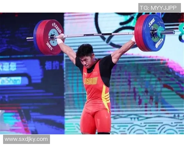 重庆足球队的拼搏之路：从低谷到巅峰的奋斗历程与荣耀回顾